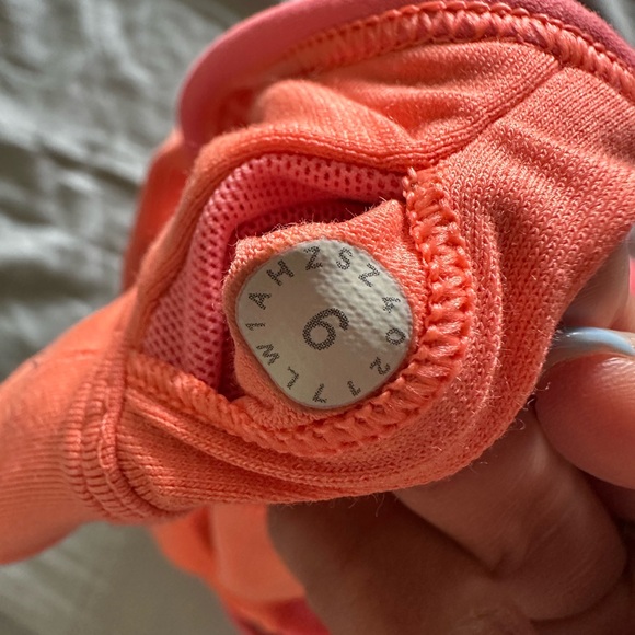 Lululemon Final Lap Tank size 6 - Picture 6 of 6